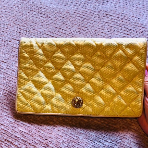 Authentic Chanel Vintage Yellow Straw Shoulder Bag - Picture 3 of 13